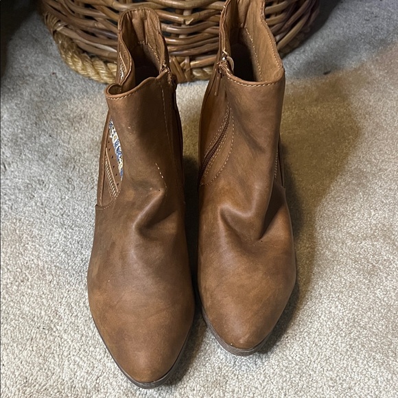 Maurices NWOB Deep Tan Ankle Boots with Patterned Detail - Picture 8 of 10